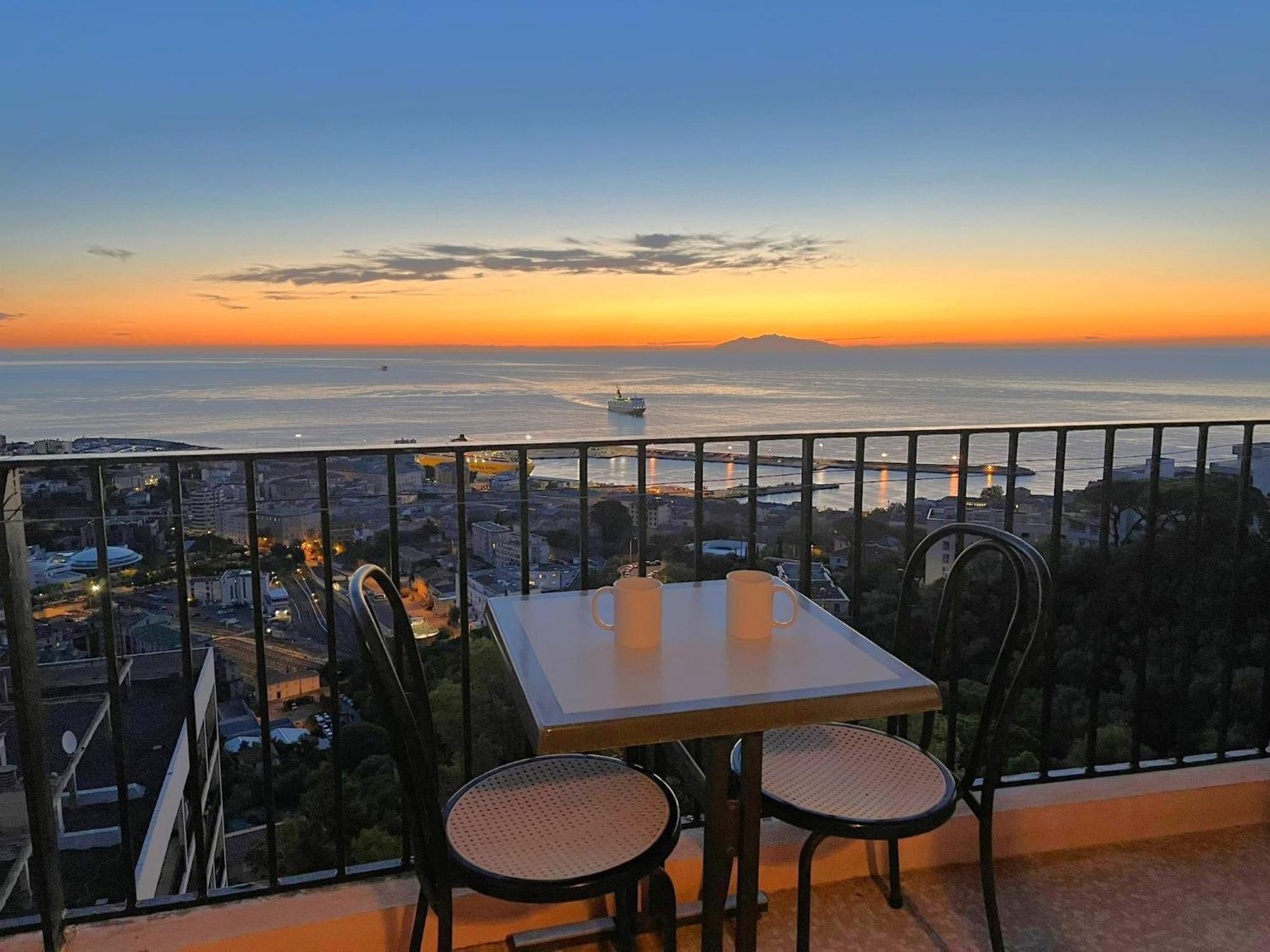 Appartement Vintage - Magnifique Vue ! Bastia (Corsica)